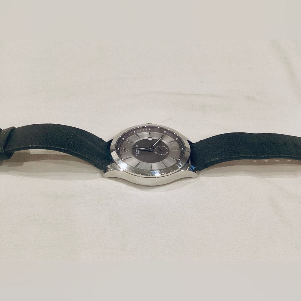 VICTORINOX Alliance 241765 Silver Quartz Stainless New Battery 44mm Men's Watch - Picture 12 of 16
